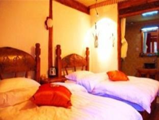 Jiuwei Life Courtyard Inn Лицзян Экстерьер фото